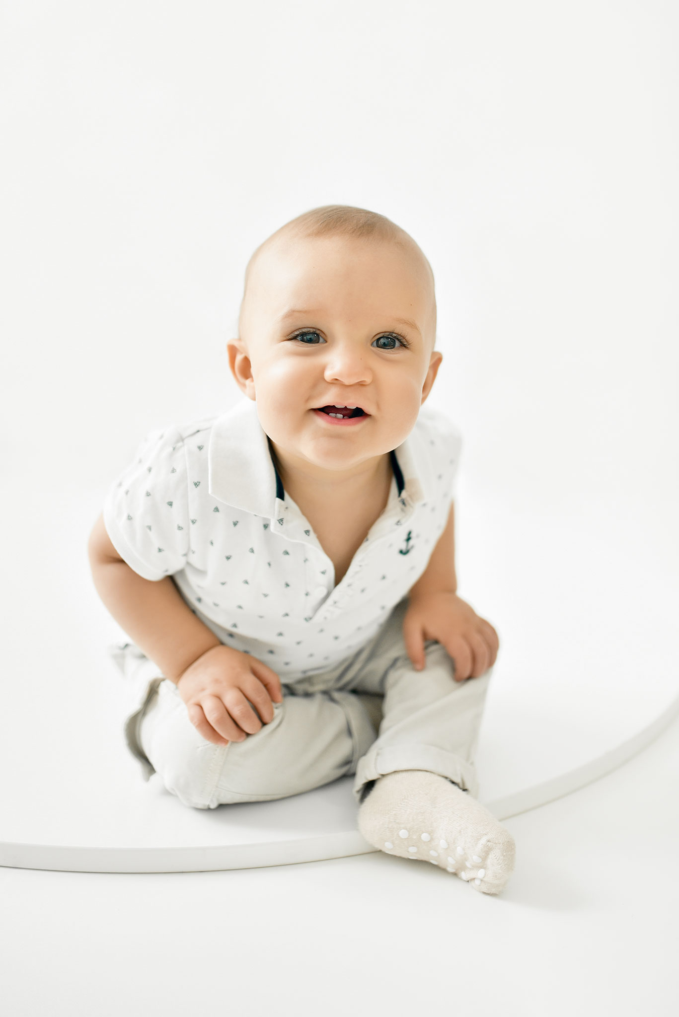 Photo de bébé réalisée par Laure Halabura en studio à Cergy dans le Val d'Oise